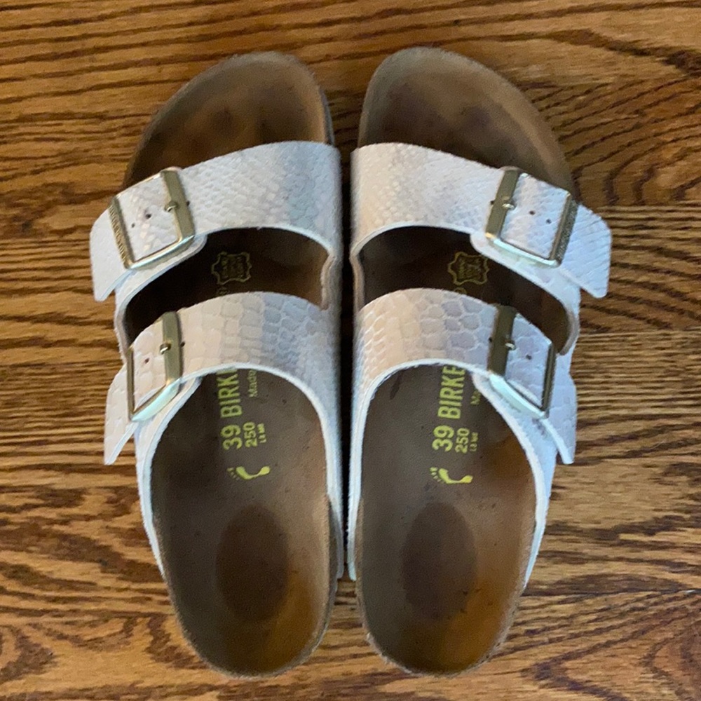 Birkenstock Creamy snake print size 8-8.5